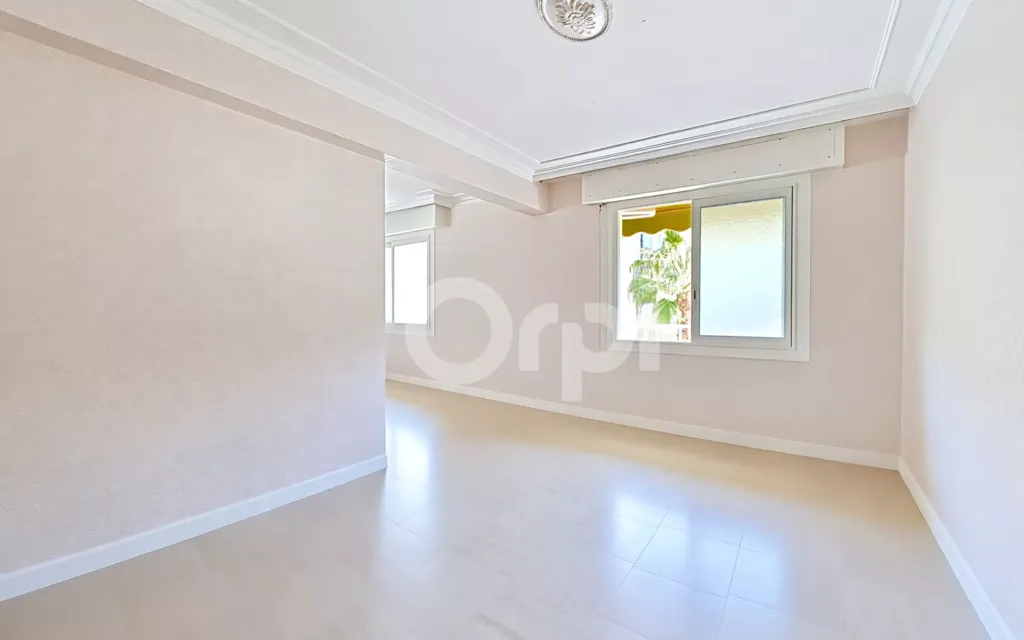 Toad - Spacious Apartment with Sea View in Juan-les-Pins