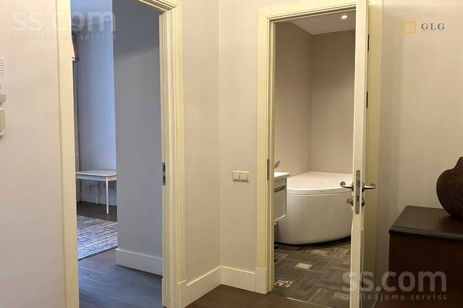 Esik - Furnished Apartment with Balcony in Riga Centre