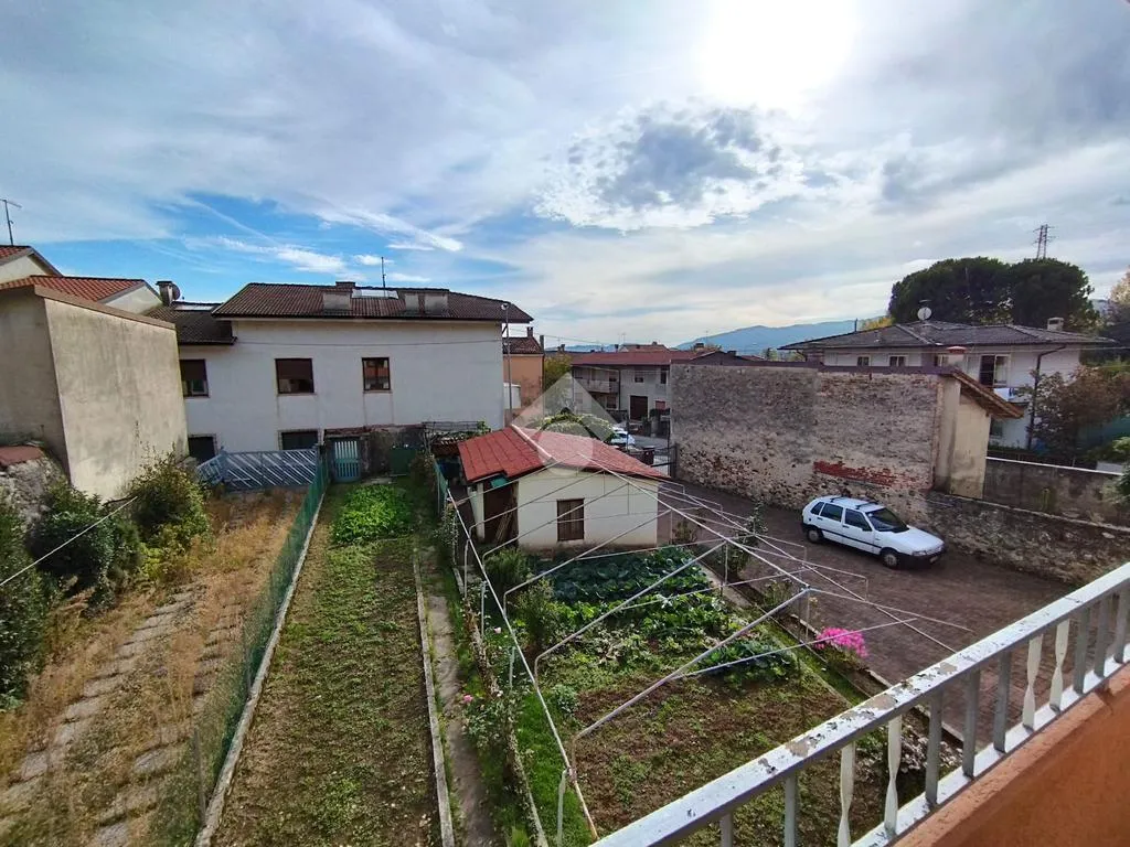 Balcony - Semi-detached House with Garden in Santorso