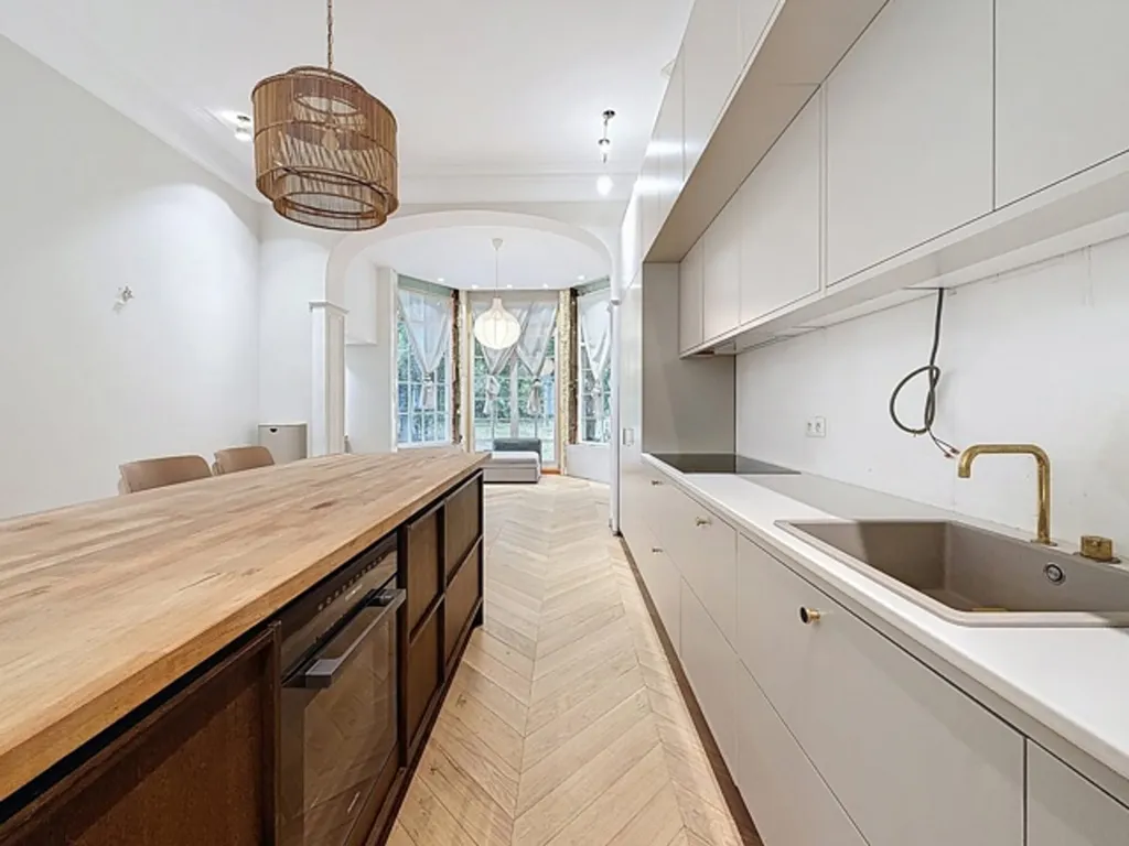 Cuisine - Duplex avec Jardin dans le Quartier Louise
