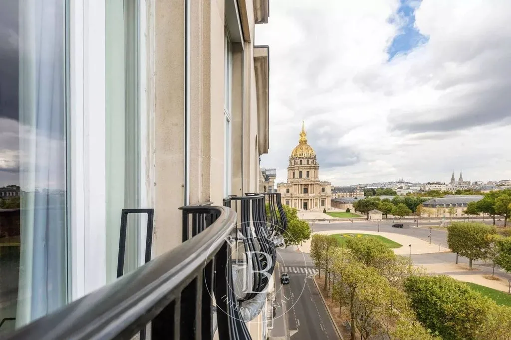 Balcony - Luxury Duplex with East-West View in Paris 7th