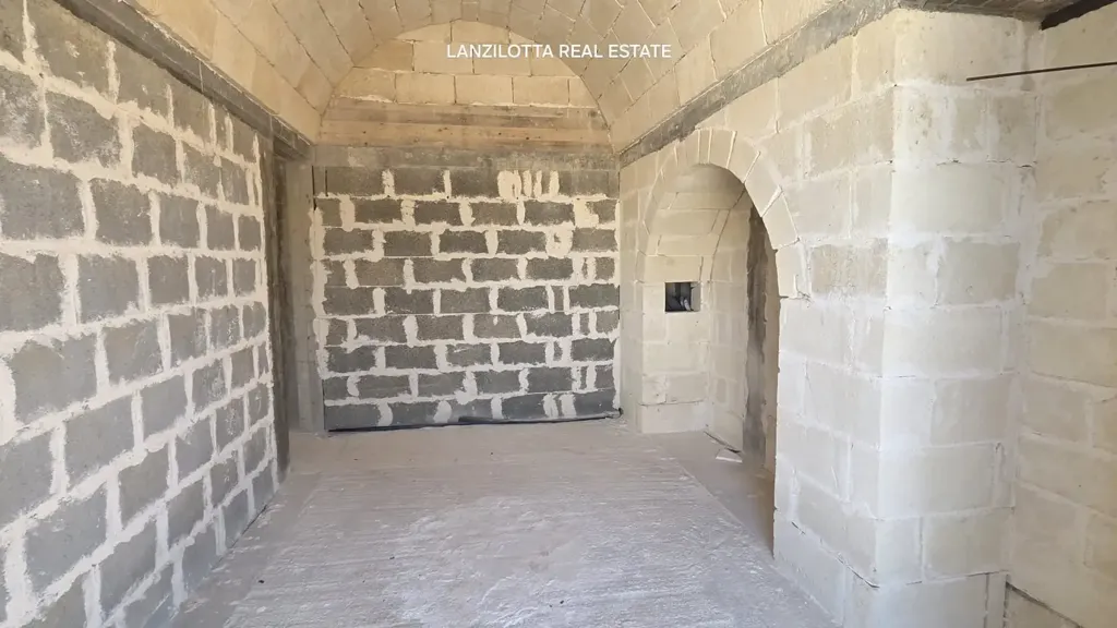 Pièces - Unfinished Villa with Pool in Ostuni