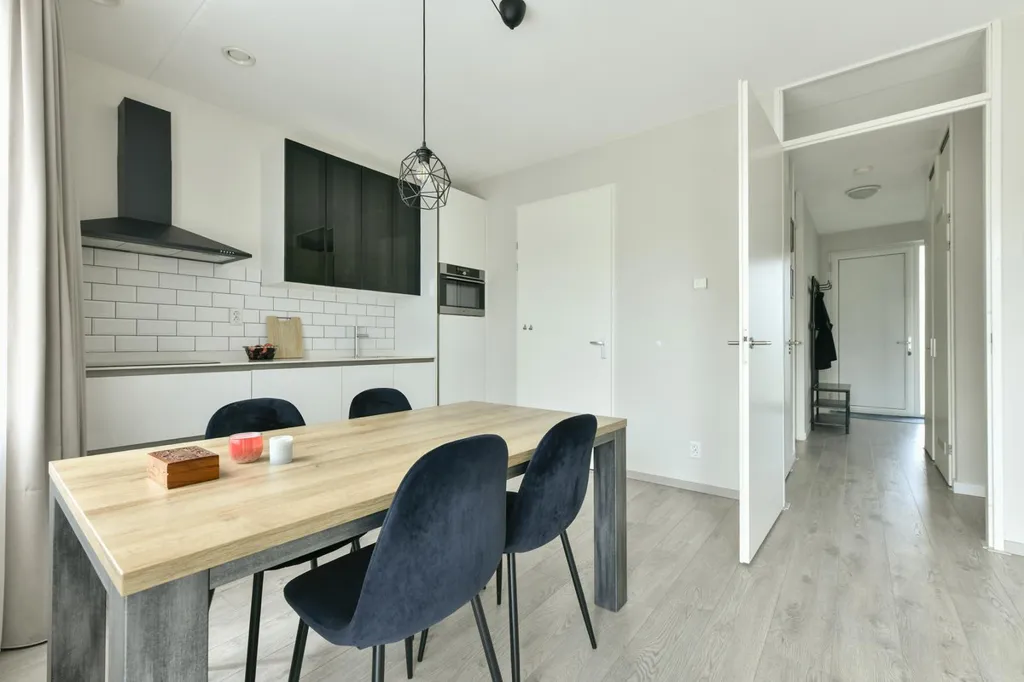 Salle à manger - Modern Apartment with Balcony in Diemen