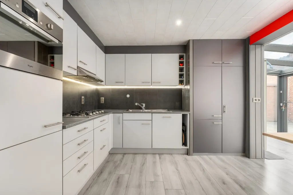 Kitchen - Detached House with Double Glazing in Sinaai
