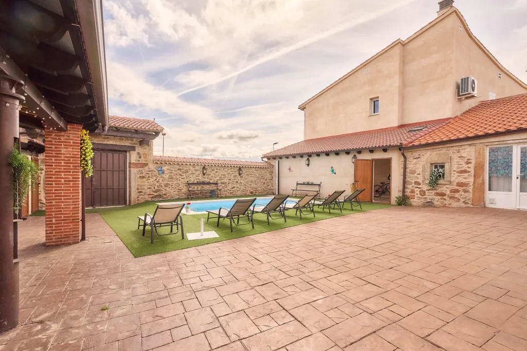 Jardin - Rustic Chalet with Pool in Santiz