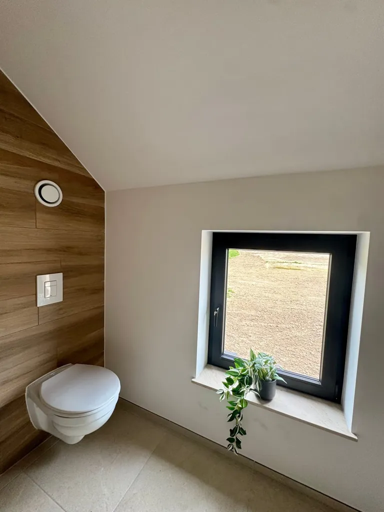 Salles de bain - Maison Neuve avec Jardin à Wanlin, Houyet