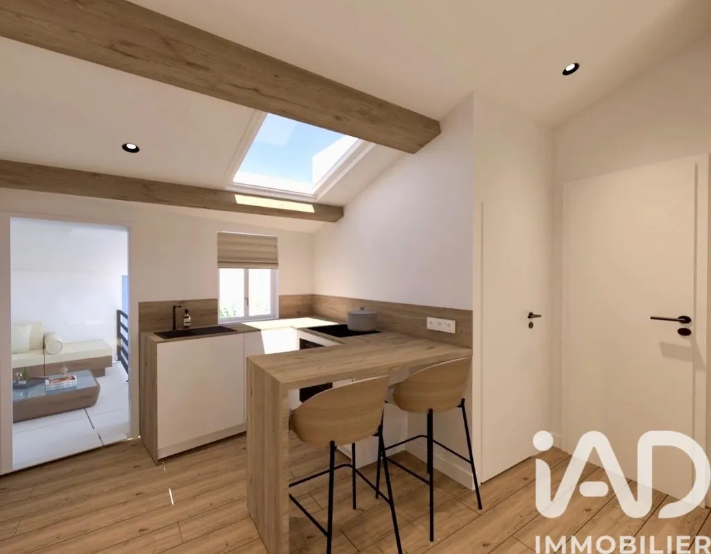 Renovated 1-Bed Flat with Terrace in Limonest Centre