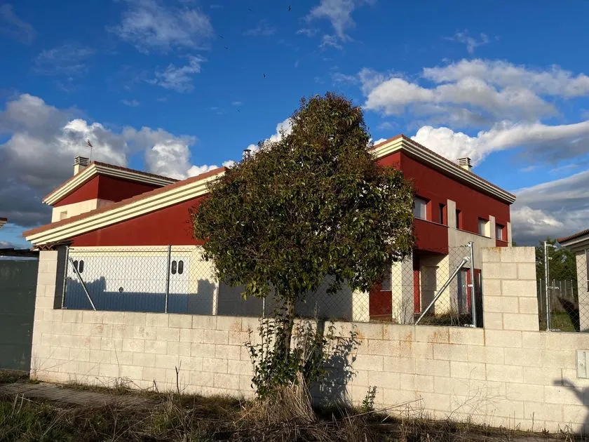 Exterior - Chalet with Garden near Avila