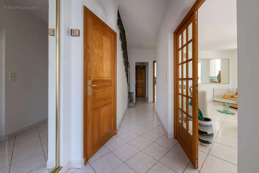hallway_entrance