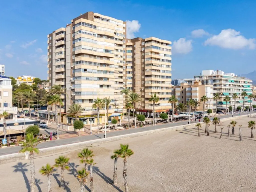 Beachfront Corner Penthouse in El Campello