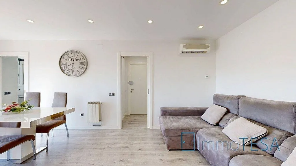 Séjour - Apartment with Balcony in Parc d’Europa