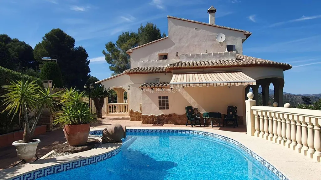 Bassein - Detached Villa with Sea Views in Ador