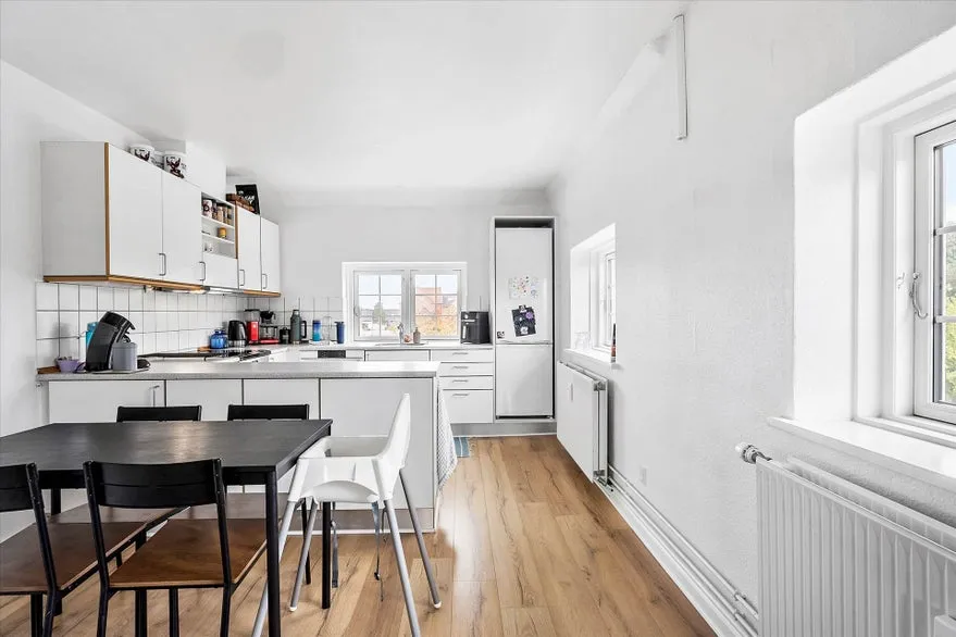 Salle à manger - Apartment Building with Terrace in City Centre