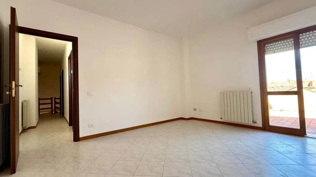 Toad - Two-Level Apartment with Terrace in Cecina