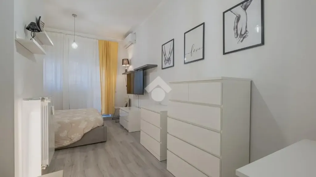 Chambres - Rearranged Apartment with Balcony in Rome