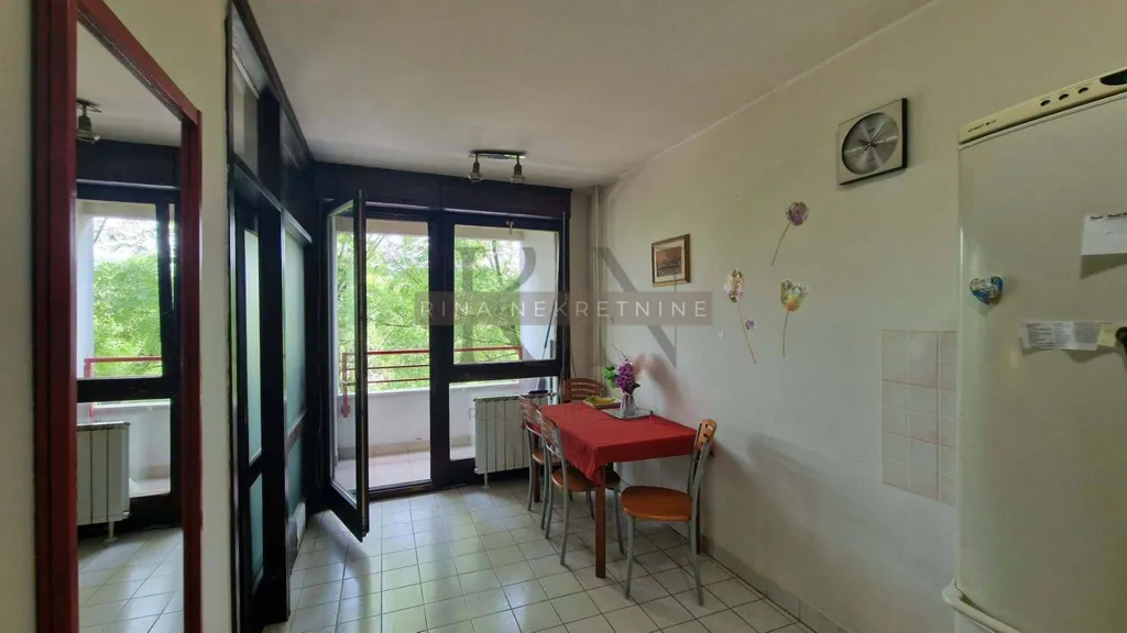 Kitchen - Spacious Three-Bedroom Flat with Balcony in Stenjevec
