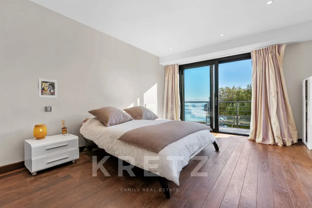 Bedrooms - Contemporary Villa with Sea View in Eze