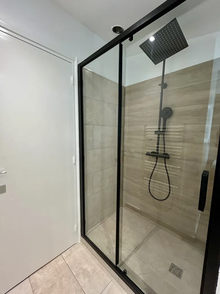 Bagni - Renovated 3-Piece with Sea View in Cannes Centre