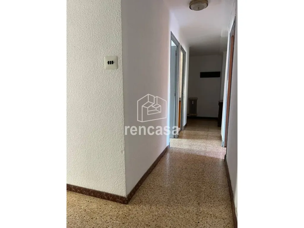 Esik - Spacious Flat with Balcony in Instituts