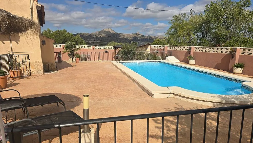 Piscine - Chalet with Pool and Terrace in Sax