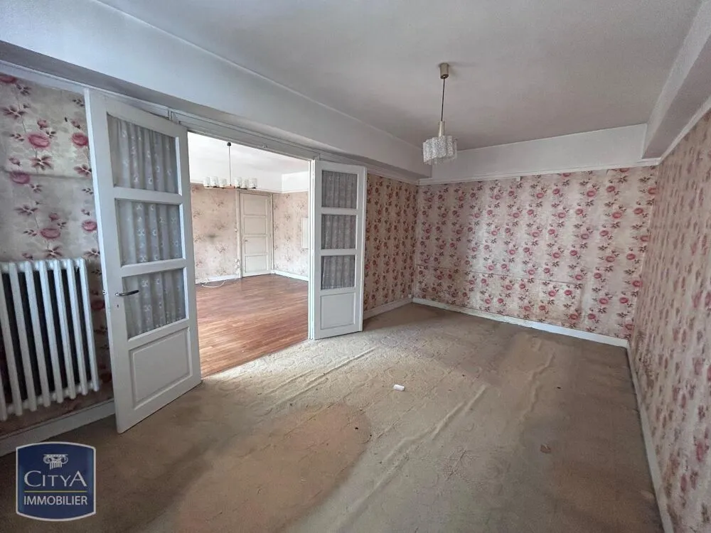 Stanze - Spacious Apartment with Potential in Charleville-Mézières