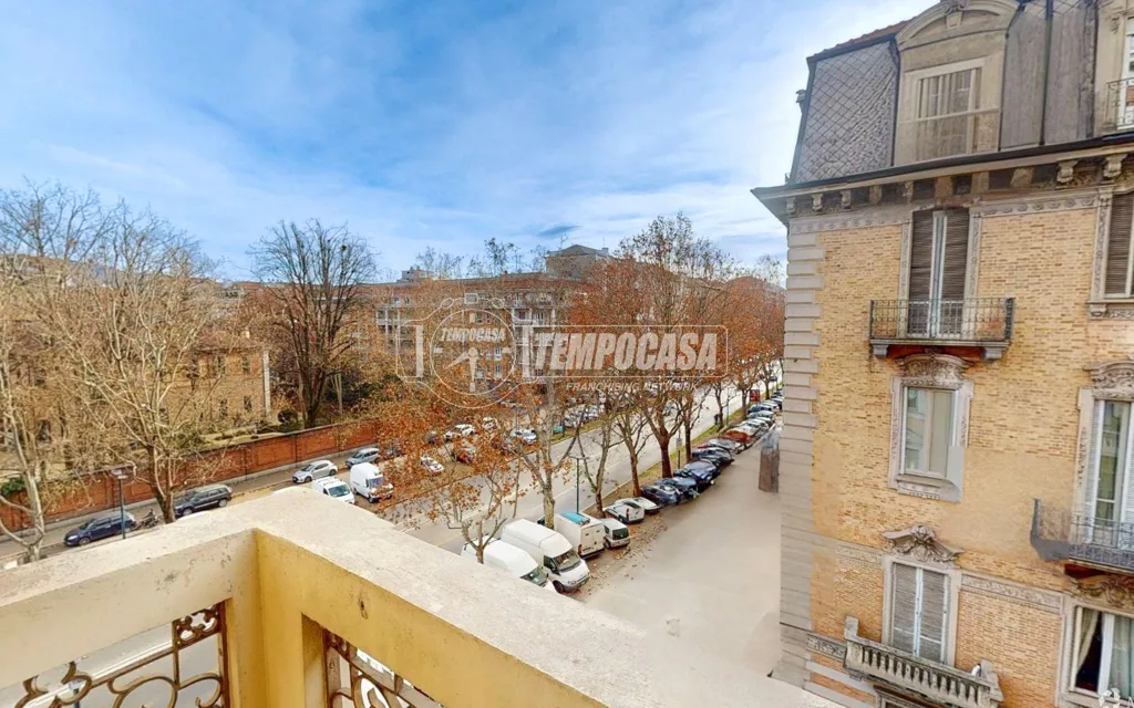 Balcony - Signorile Apartment with Four Balconies in Crocetta