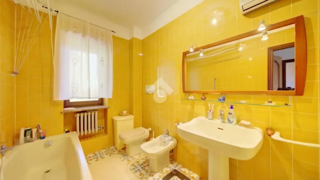 Salles de bain - Apartment with Terraced View in Villarbasse