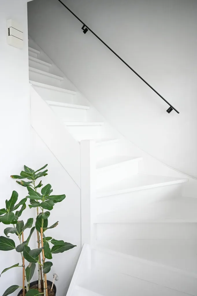 Toad - Modern New Build with Solar Panels in Lede