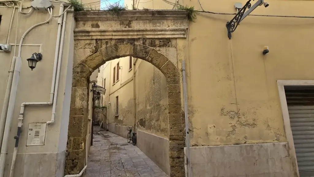 Jardin - Quadrilocale with Balcony in Bari's Historic Centre