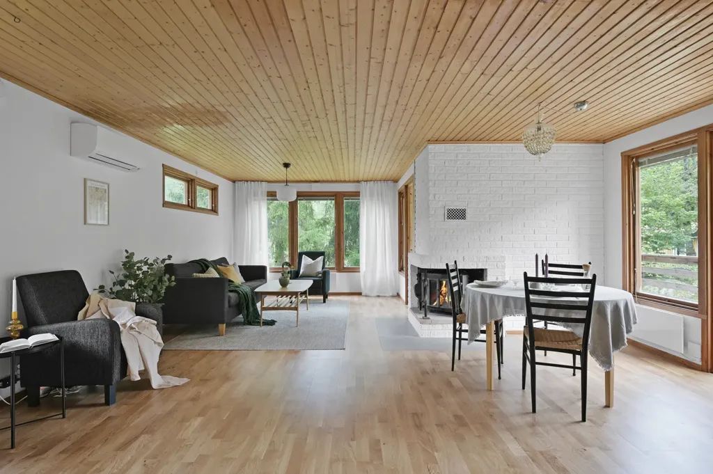 Elutuba - Renovated Villa with Garden in Raksta