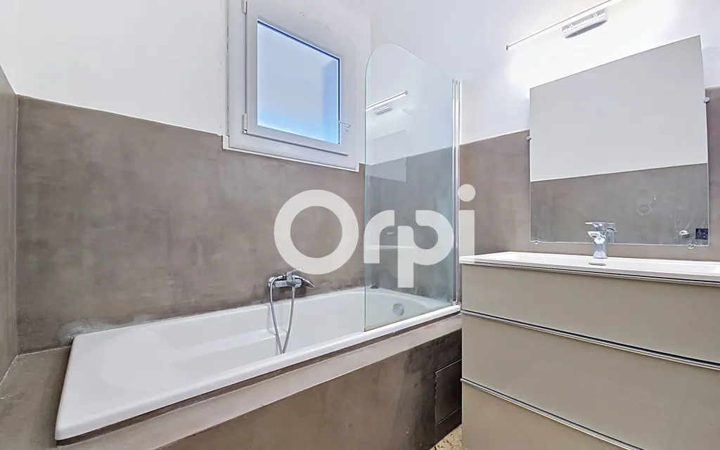 Salles de bain - Appartement T5 avec Parkings Privatifs à Canohès