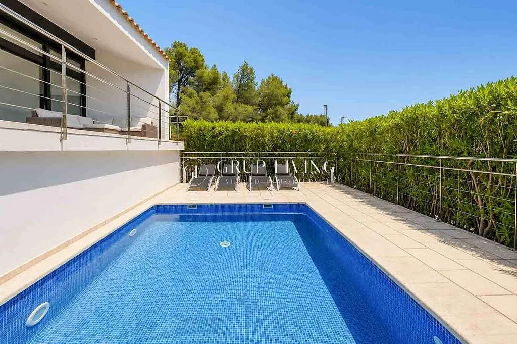 Bassein - Charm Villa with Pool in Vallpineda