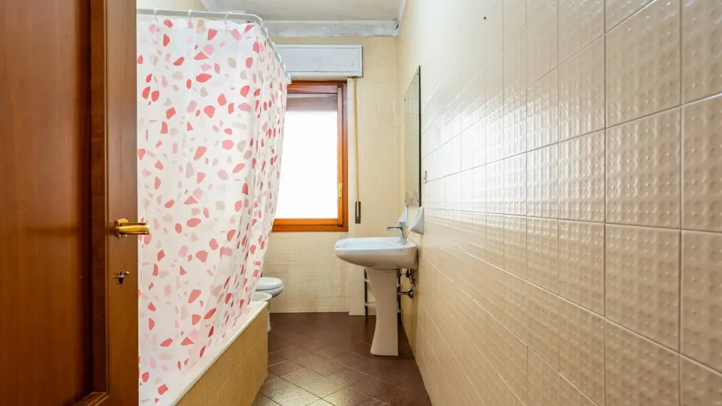 Salles de bain - Quadrilocale with Balcony in Cagliari