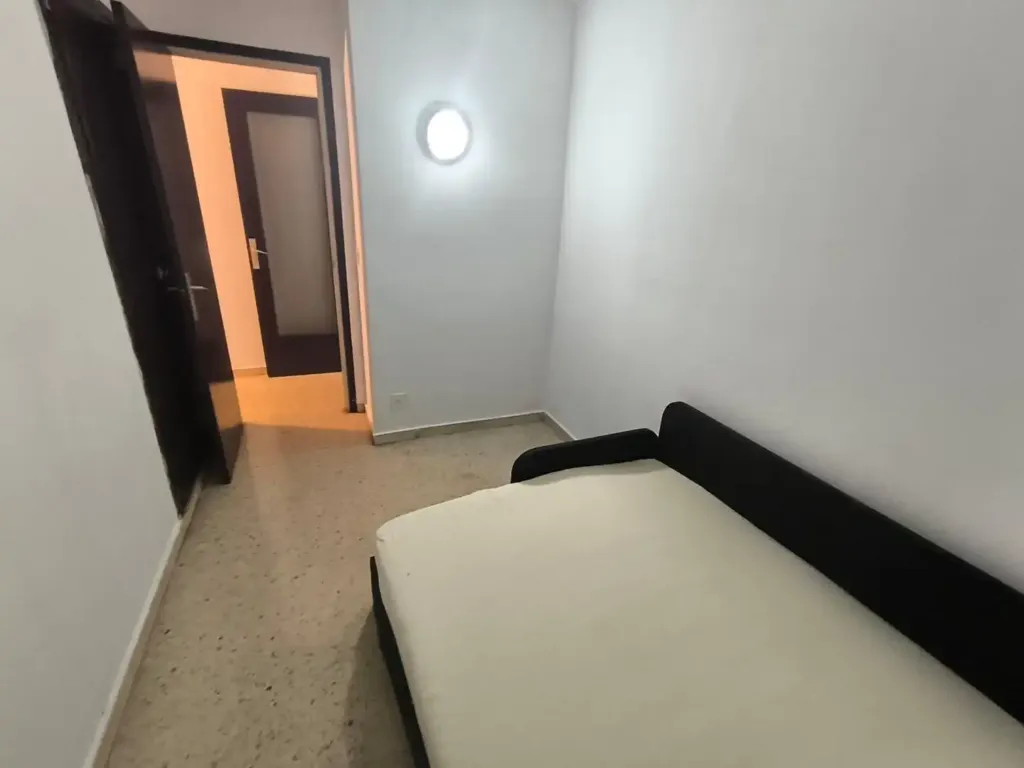 Bedrooms - Semi-Renovated Flat with Balcony in Via Sant Ignasi