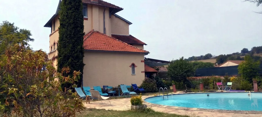 Bassein - Art Deco House with Pool near Figeac