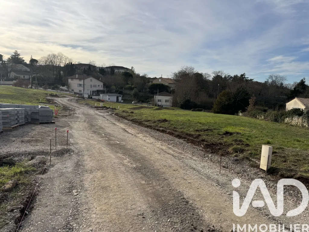 Aed - Buildable Plot with Utilities in Angoulême