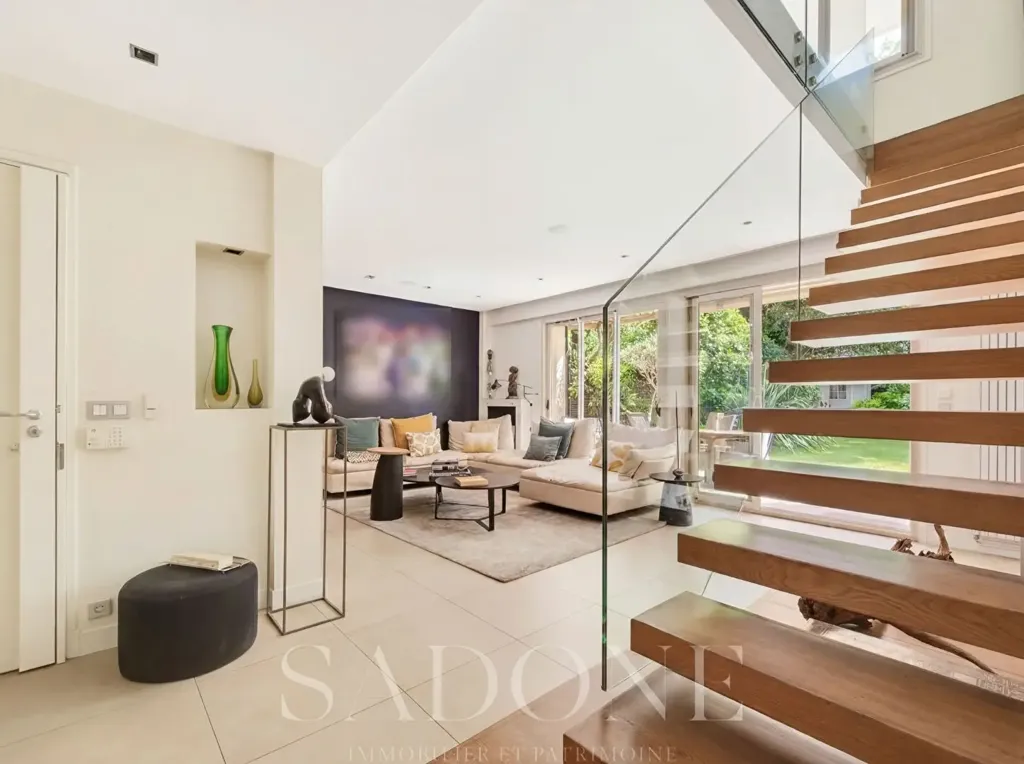 Duplex with Private Garden in Sablons