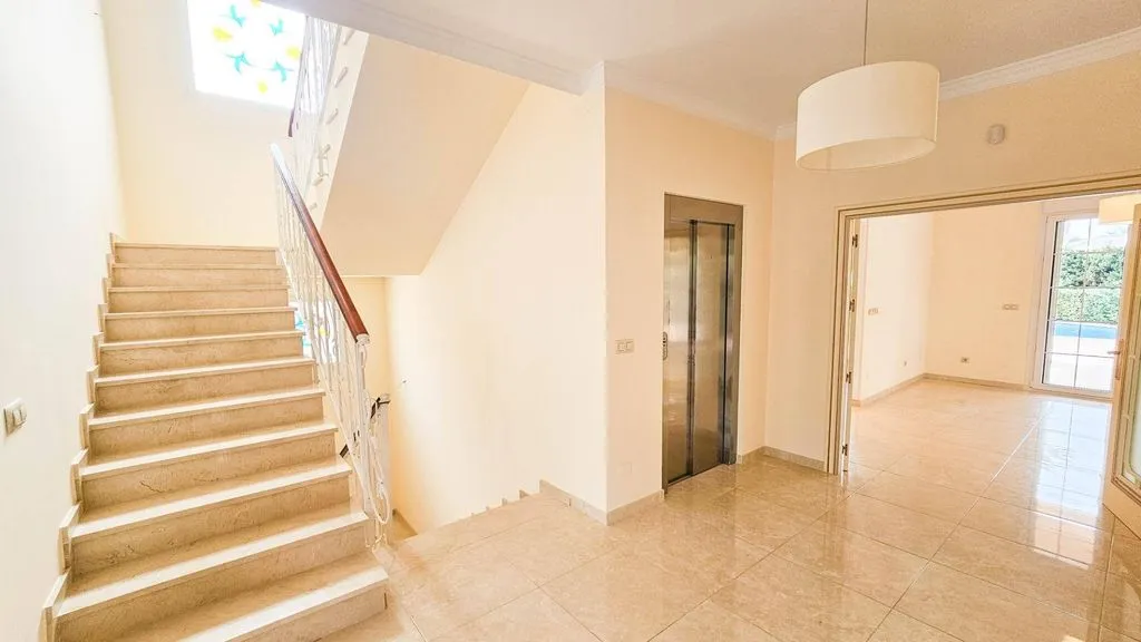 Pièces - Luxury Villa with Pool in Cabo Roig