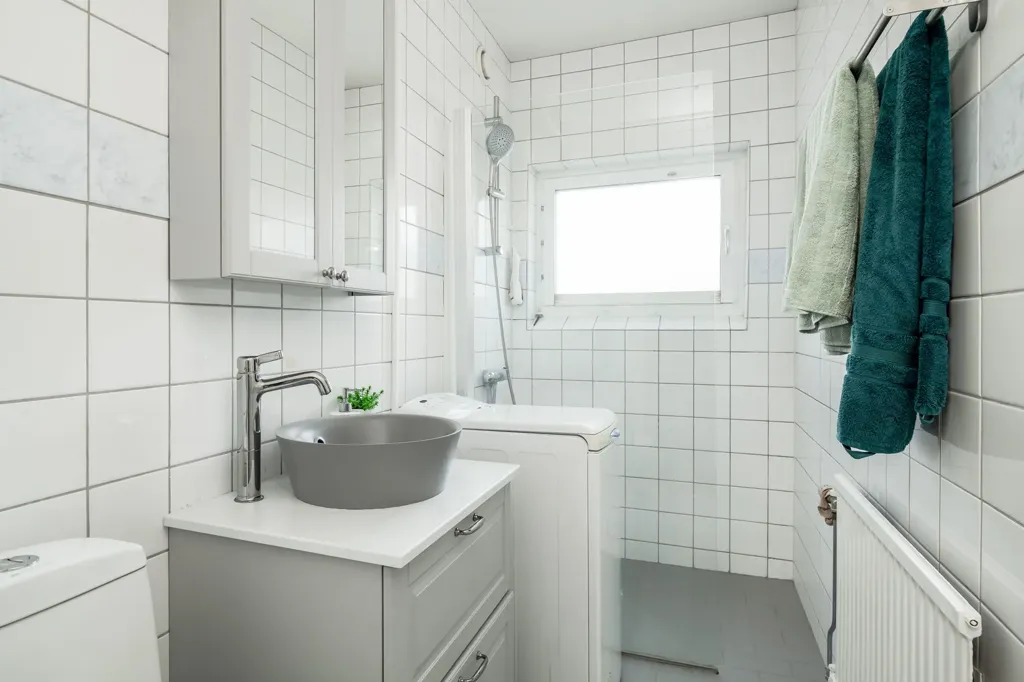 Salles de bain - Renovated Two-Bedroom Flat with Balcony in Gävleborg
