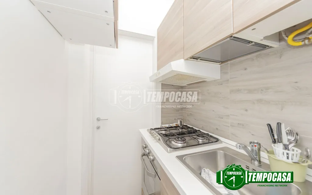 Cuisine - Rear-Facing Trilocale with Balcony in Milan
