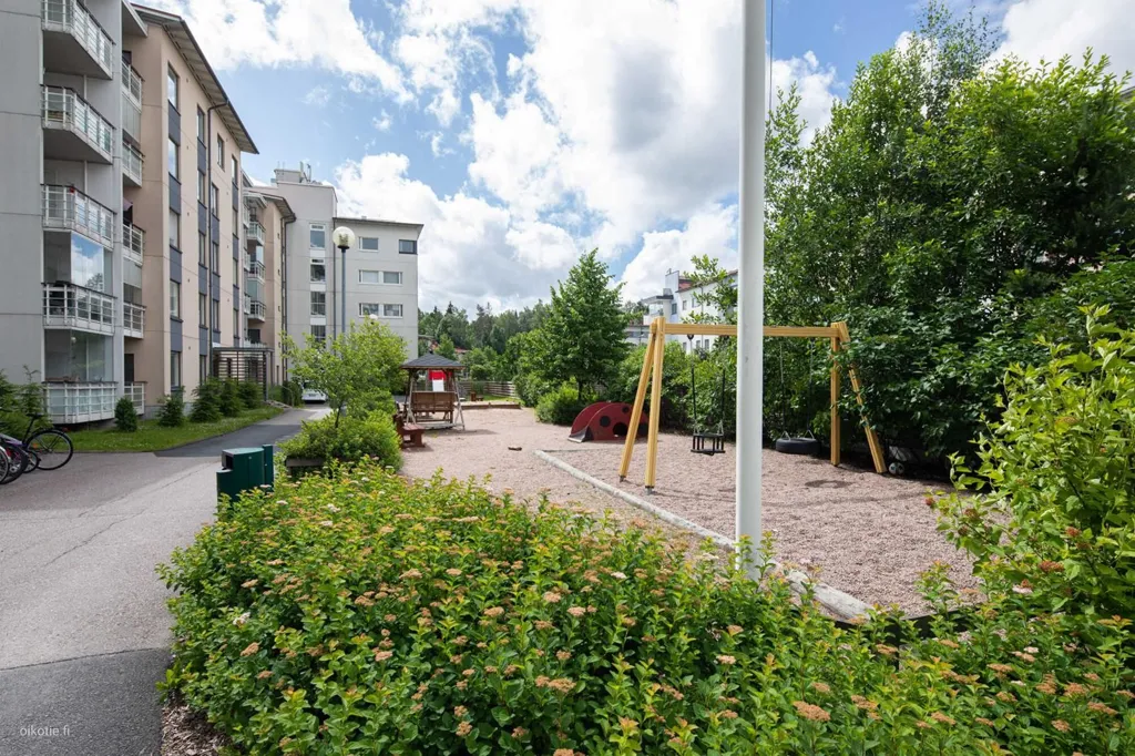 Giardino - Third Floor Asumo Flat with Balcony in Kilo, Espoo