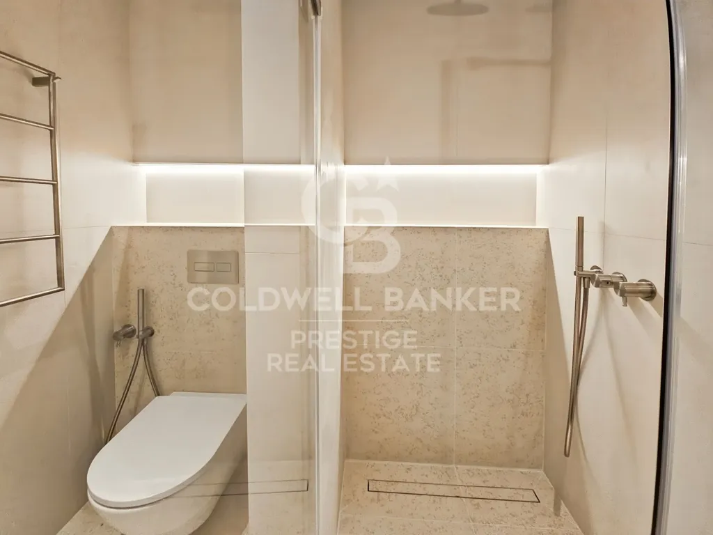 Bathrooms - Spacious Flat with Terrace in Exclusive Barcelona