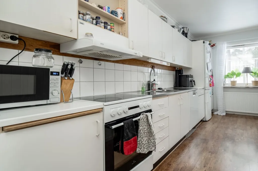 Cucina - Stable Rental Property with 16 Units and Garage