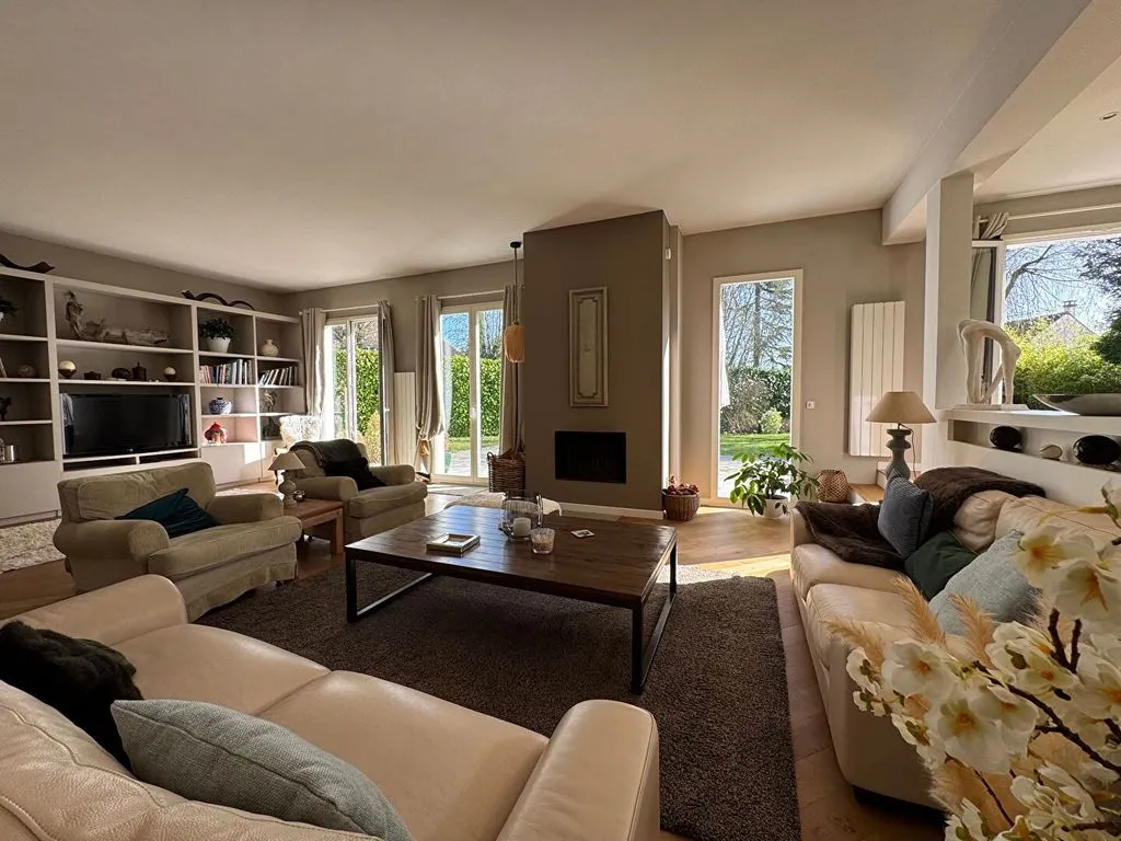 Séjour - Maison de Luxe avec Jardin Privé à Saint-Nom-la-Bretêche