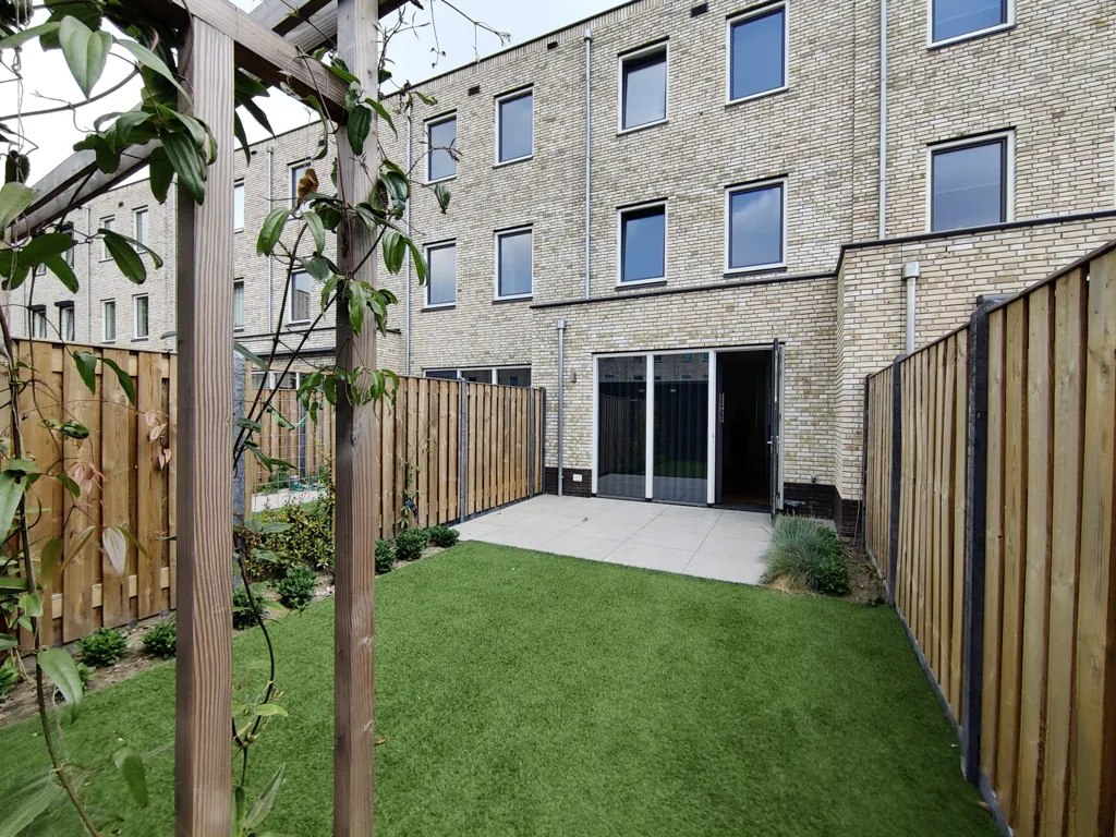 Giardino - Modern Family House with Solar Panels in Eindhoven