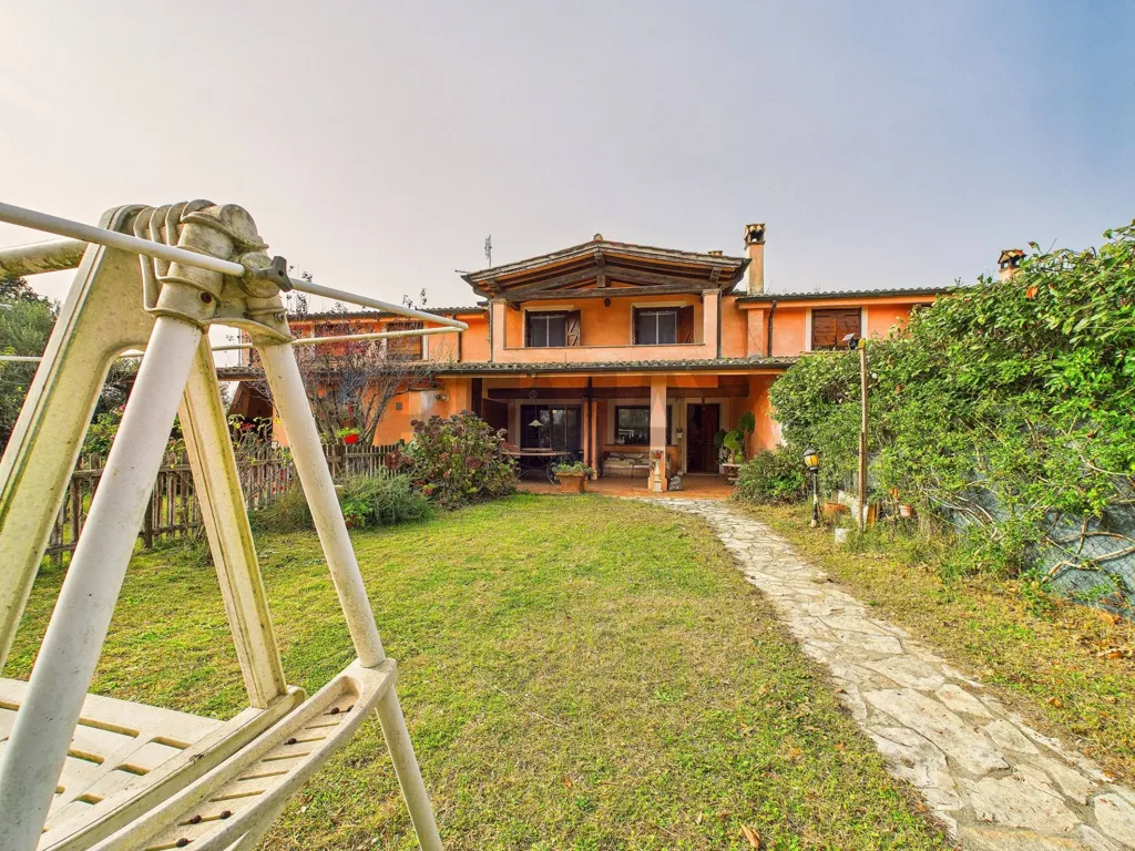 Giardino - Rustic-Style Semi-Detached Villa in Formello