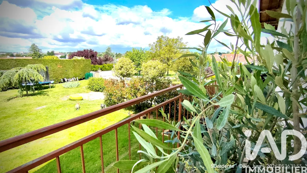 Jardin - Maison Traditionnelle Rénovée avec Balcon à Dole