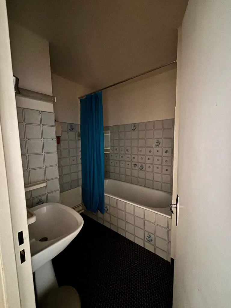 Salles de bain - Appartement avec Balcon et Parking à Dax