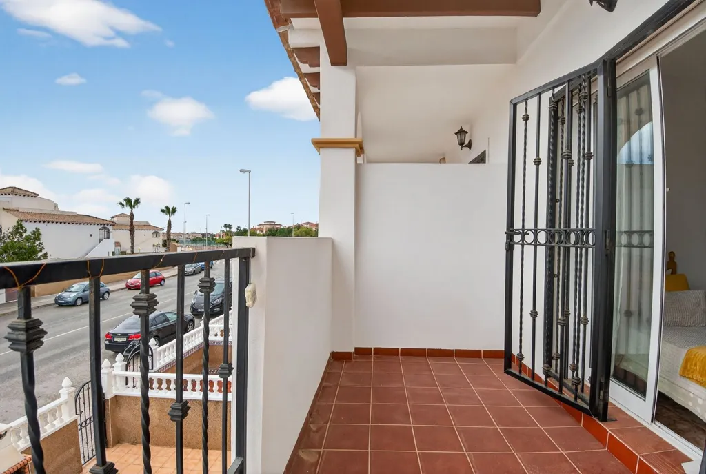 Rõdu - Semi-Detached Villa with Sea Views in Punta Prima