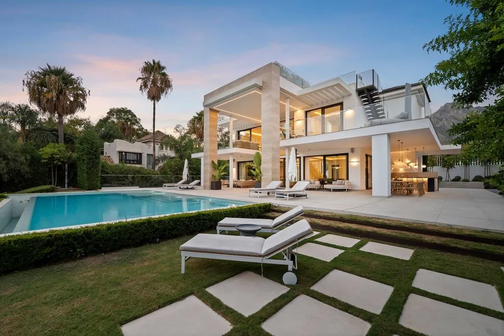Bassein - Luxury Villa with Infinity Pool in Marbella